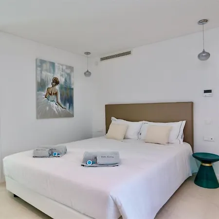 Terese-cleverdetails, Vilamoura, Sleeps 6, Luxury, Walking Distance Villa