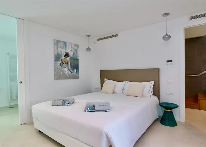 Terese-cleverdetails, Vilamoura, Sleeps 6, Luxury, Walking Distance Villa