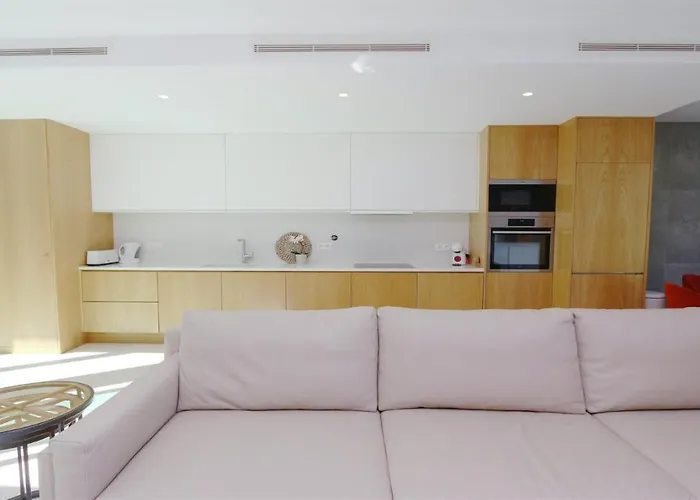 Terese-cleverdetails, Vilamoura, Sleeps 6, Luxury, Walking Distance Villa Vilamoura